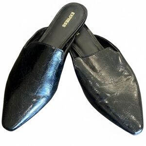 Express flat sandals